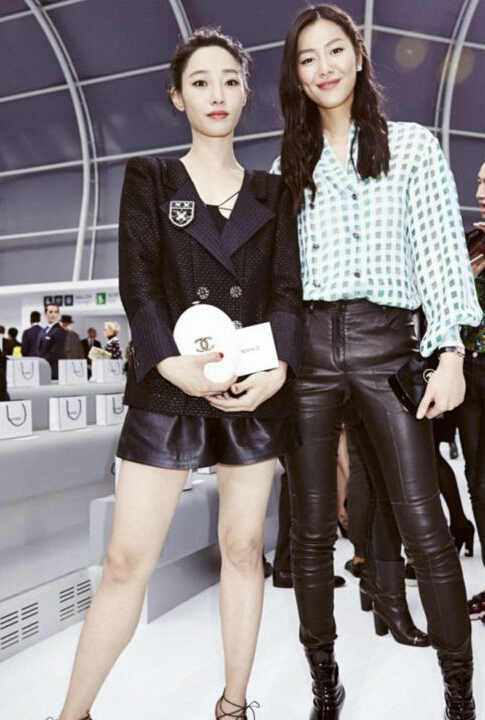 巴黎时装周刘雯和娜娜在一起了